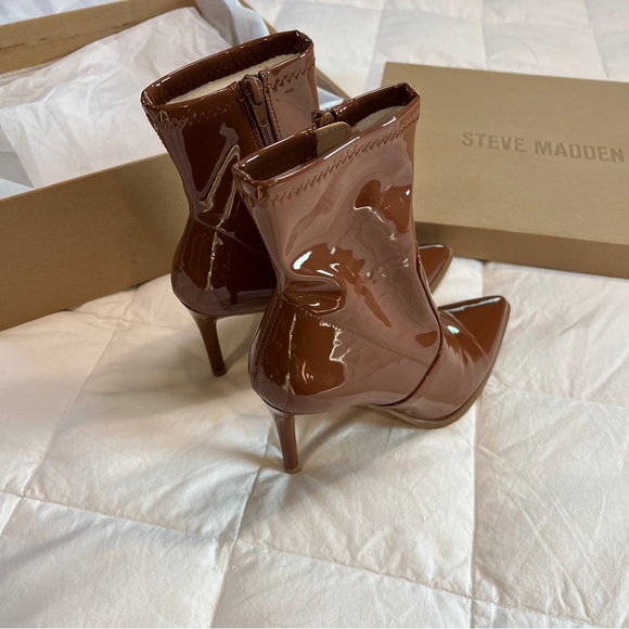 Steve Madden Elwyn Bootie - Picture 6 of 7